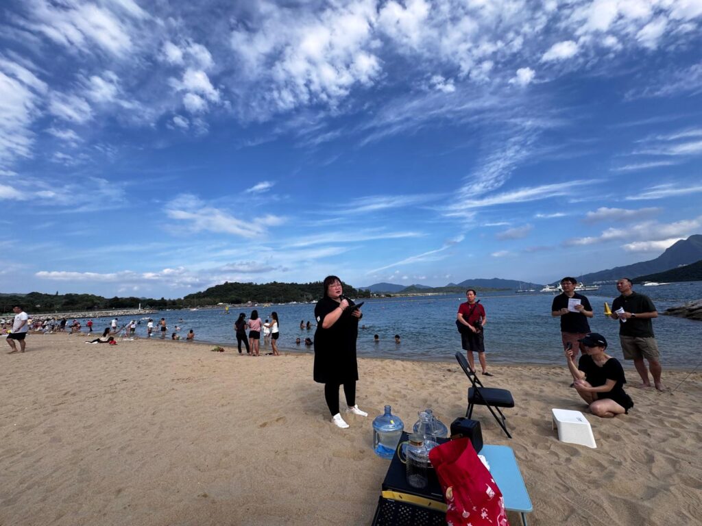 咁晴朗嘅一片天同海邊講道, 真係未試過~